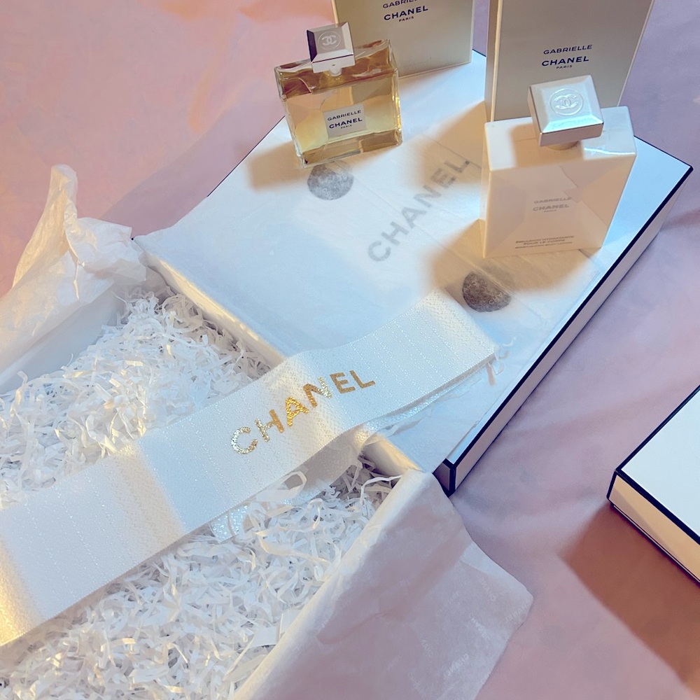 Authentic Chanel Gabrielle Fragrance and Lotion set FS gold wrap Velcro ribbon - Picture 4 of 7